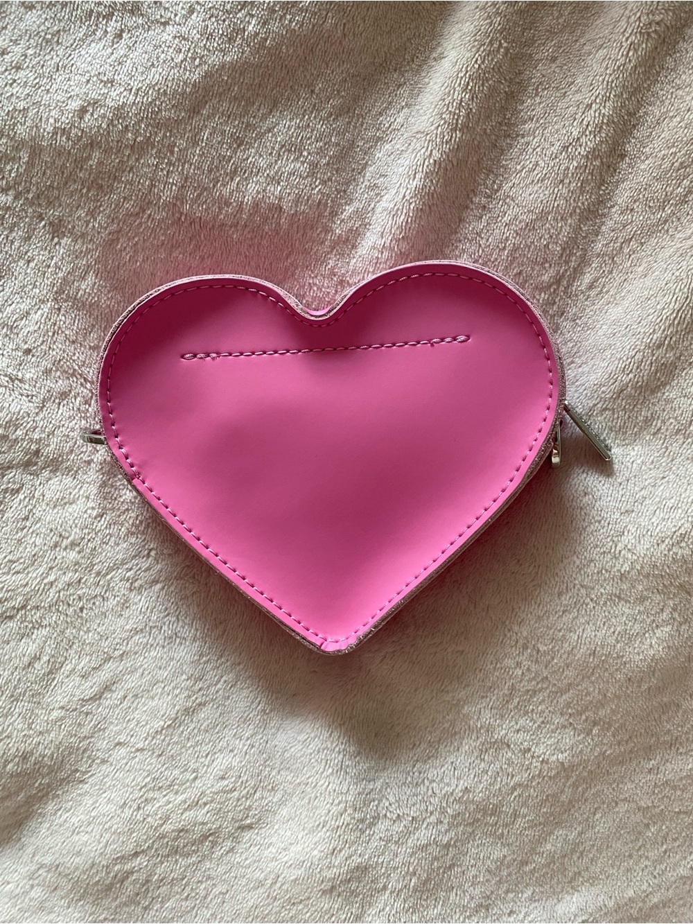 NWOT Dr Martens Mini Heart Bag in Fondant Pink - Picture 3 of 10